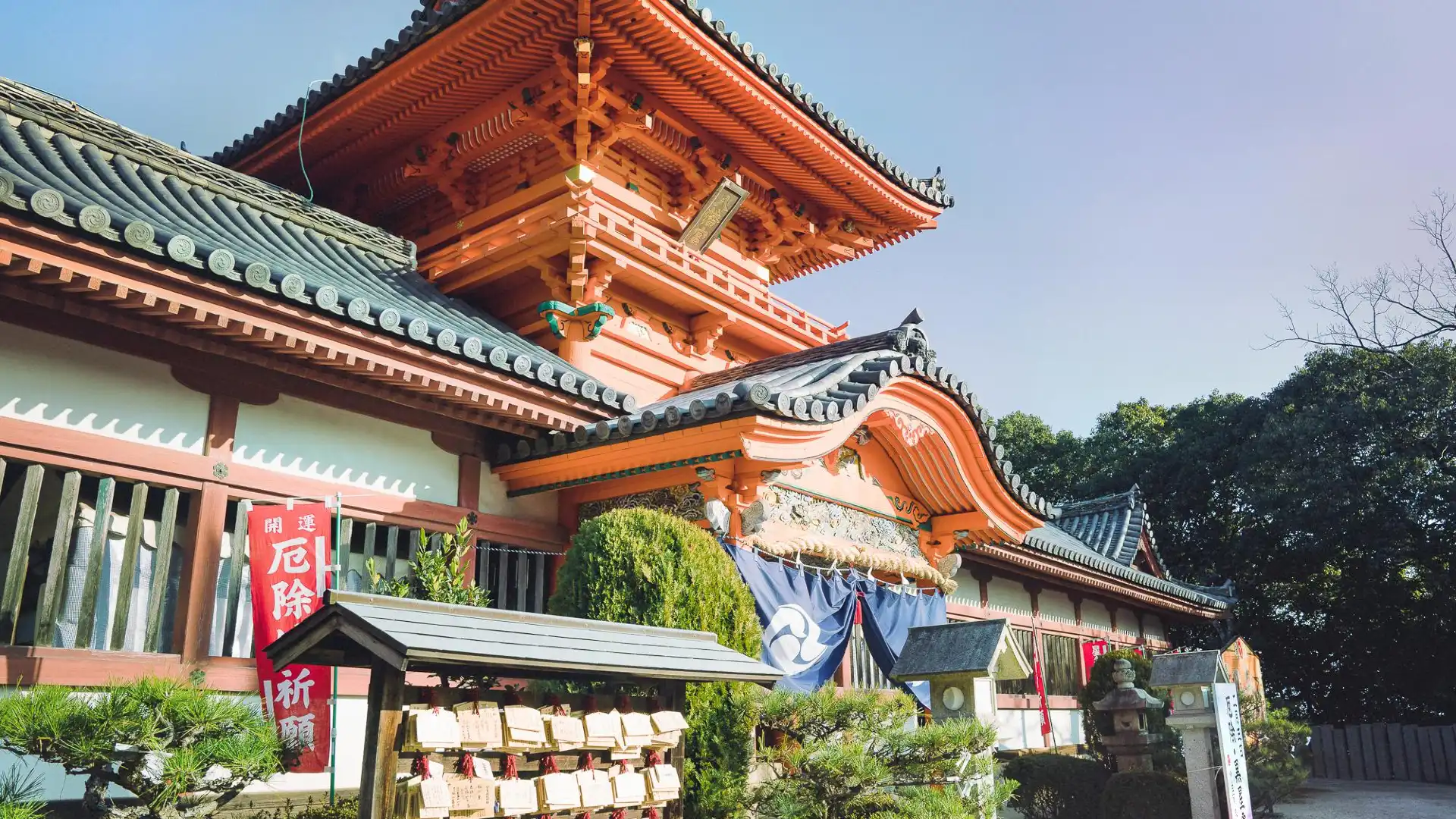 Hotels near Isaniwa Shrine