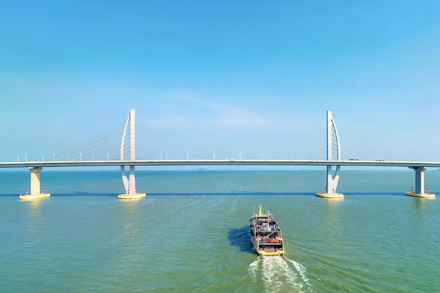 海上看港珠澳大橋