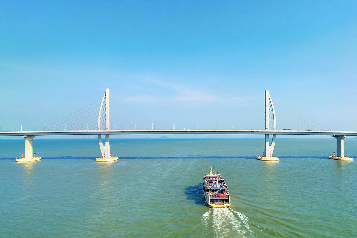 1_Hong Kong-Zhuhai-Macao Bridge Boat Tour