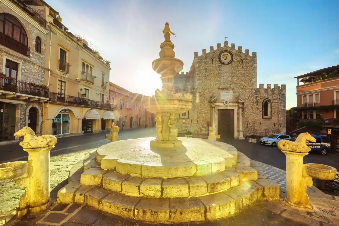 Hotels near Fontana di piazza Duomo