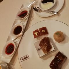 ZI YAT HEEN User Photo