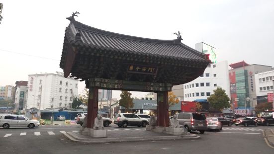 韓国的南部大城大邱市，歴代皆為采藥之重镇，所以又有藥令市之稱