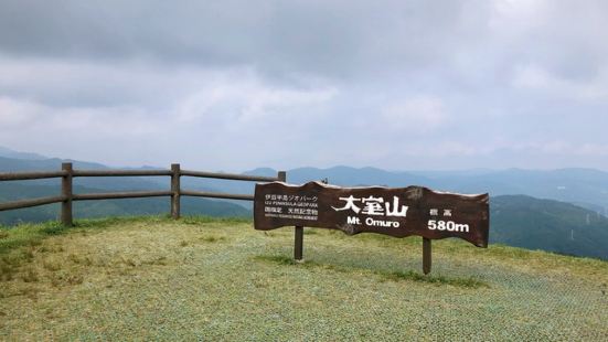 🌋伊豆高原上有名的大型火山&mdash;大室山，很多人称他