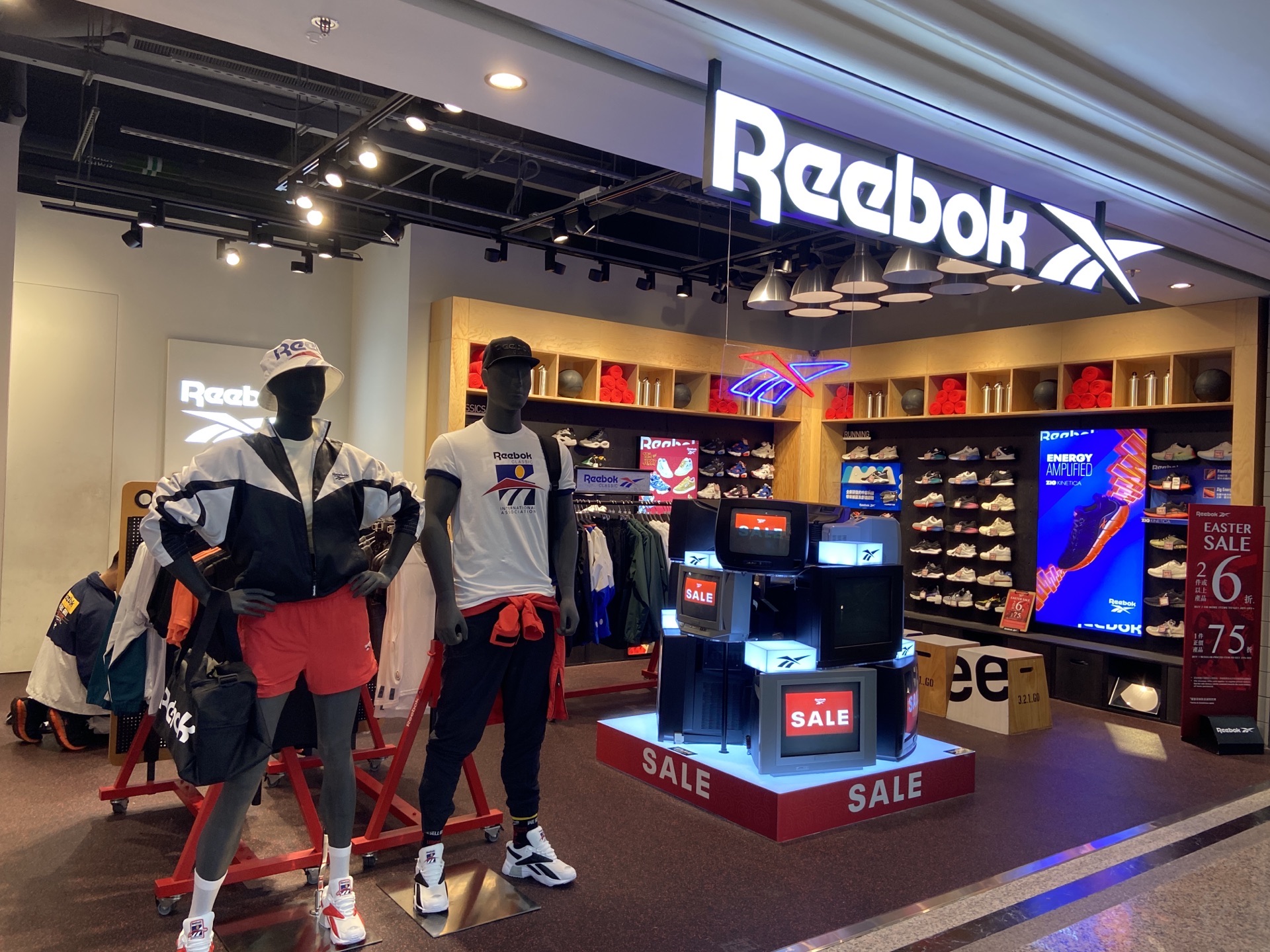 Reebok store best sale moa