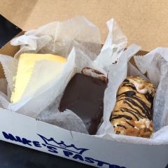 Mike's Pastry User Photo