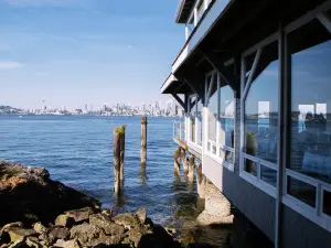 Salty's on Alki Beach