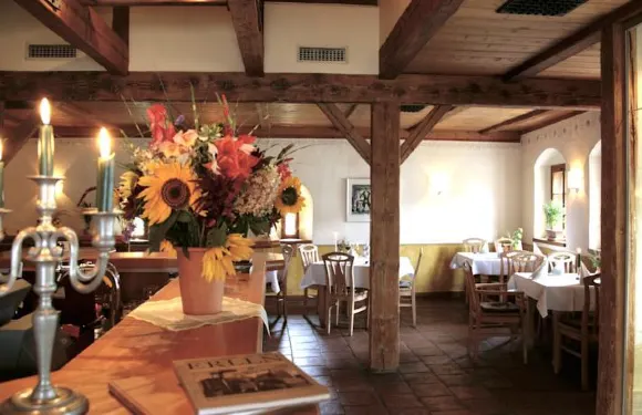 丹瑪斯奇麥霍芬酒店