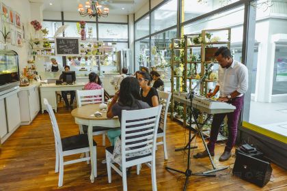 Chelsea's Cup N' Cake