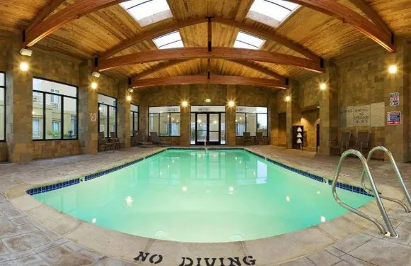 薩利納斯智選假日酒店