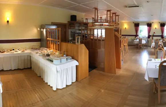 卡斯坍尼恩霍夫加尼酒店