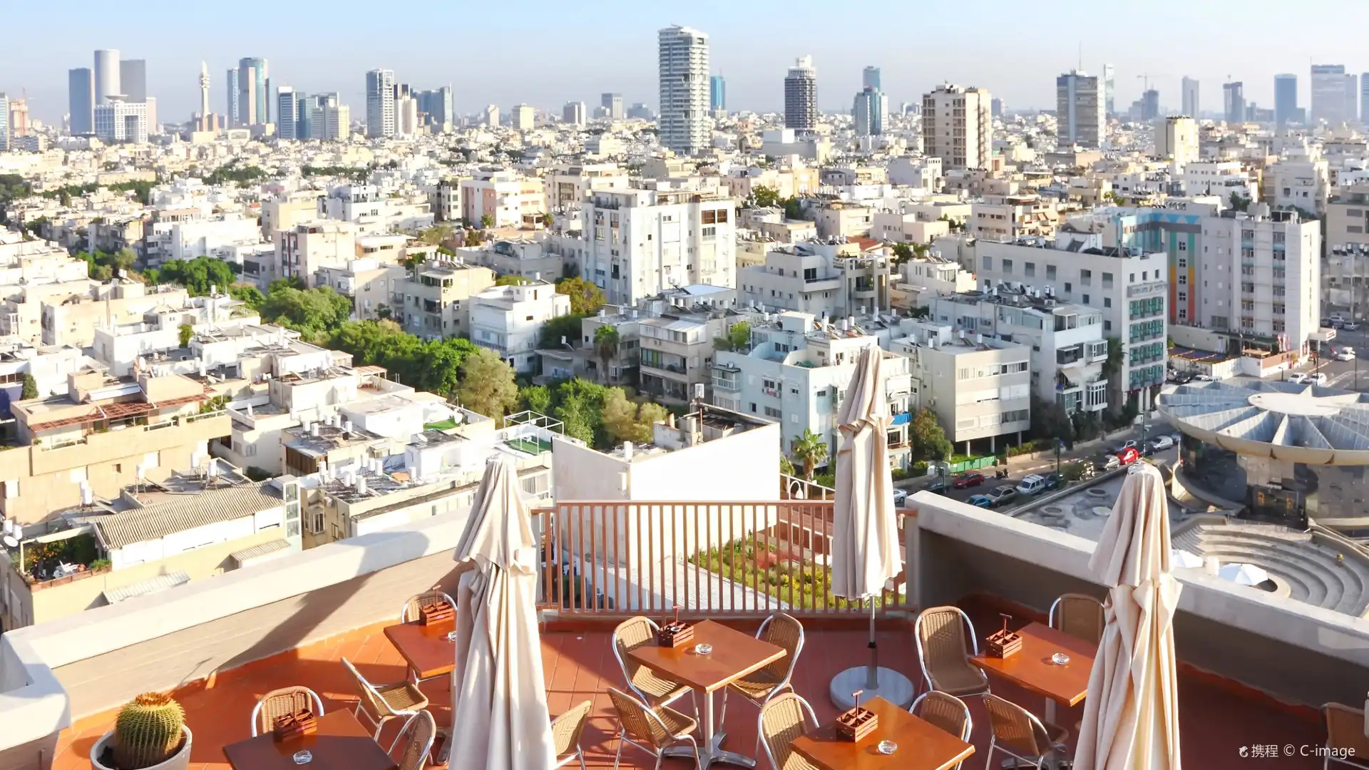 Hotels near White City