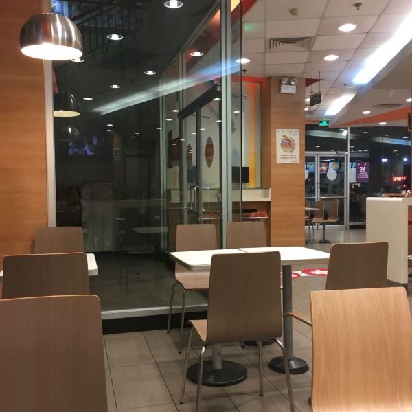 麦当劳(东港城得来速店)