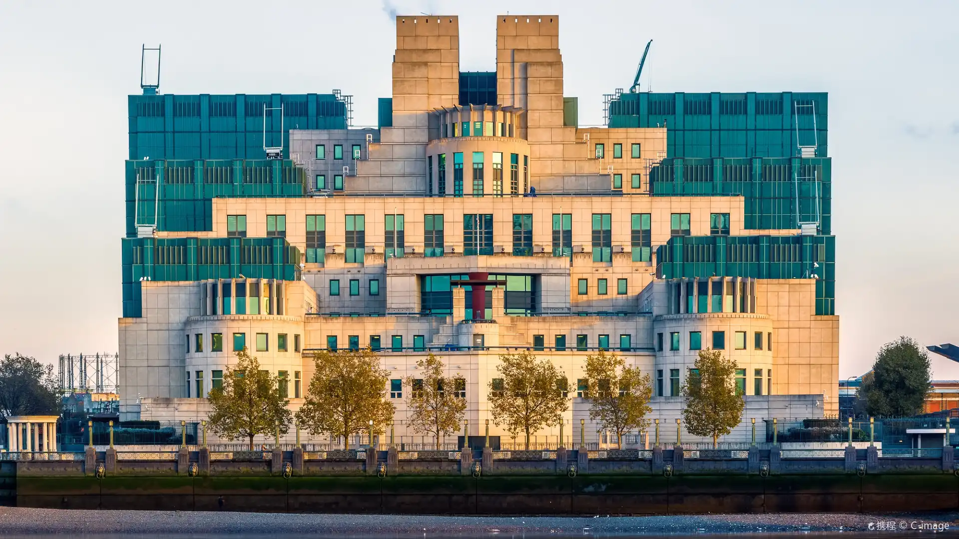 Hotels near Secret Intelligence Service (MI6)