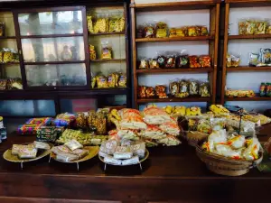 Warung Lesehan dan Ayam Bakar Bu Mamik