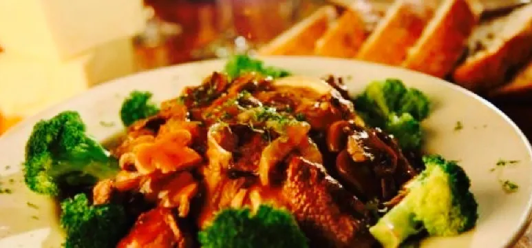 Chelos Hometown Bar & Grill