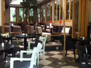 Amandi Bar Resto Cafe
