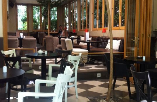 Amandi Bar Resto Cafe