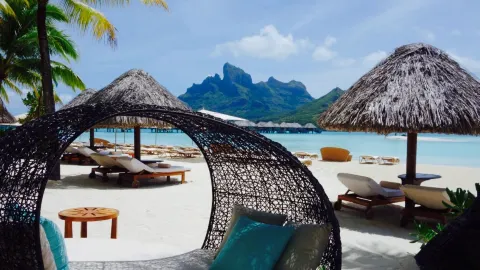 Fare Hoa Beach Bar & Restaurant in โบราโบรา