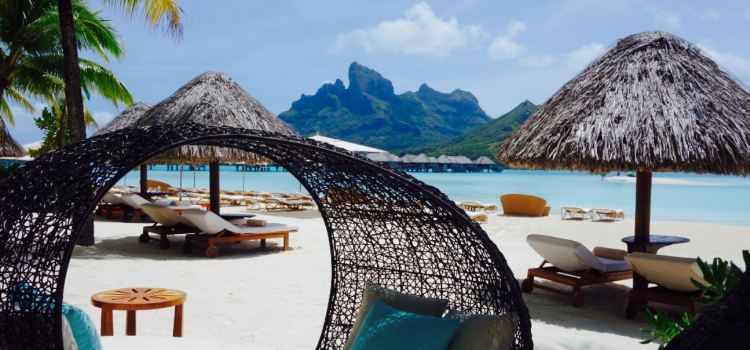 Fare Hoa Beach Bar
