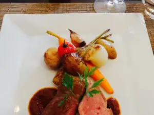 Le Lova Restaurant