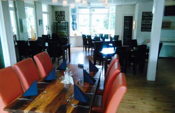 Brasserie Restaurant Leafs