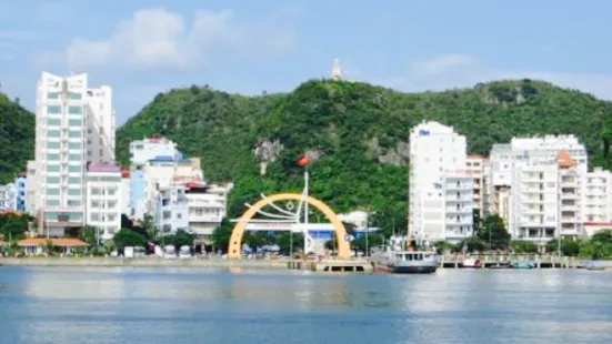 Tuyen Beo Floating Restaurant