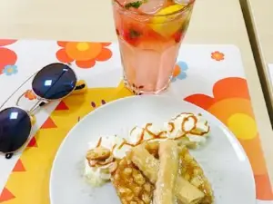 Bialy Kot (White Cat) Cat Cafe