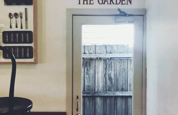 Red Door Cafe