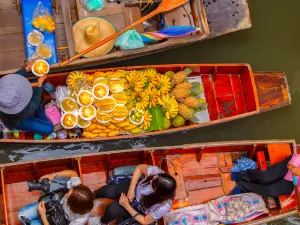 Damnoen Saduak Floating Market