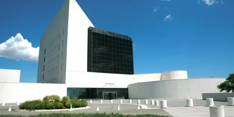 肯尼迪總統圖書館暨博物館