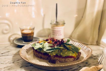 服務員（費茲羅維亞店）