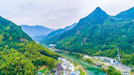 Jiuli Creek and Waterfalls