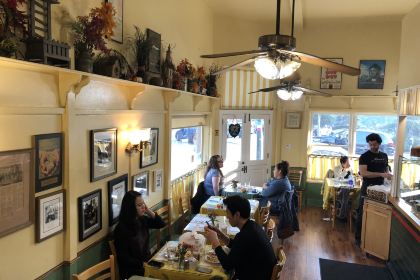 Mama's On Washington Square