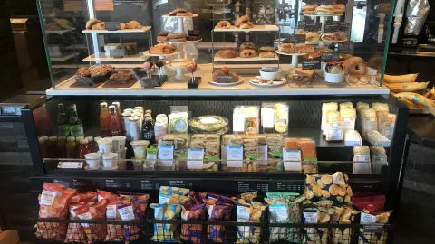 Starbucks Coffee Company in คอมเมิร์ซ
