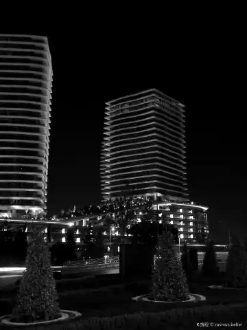 ゾルル・センター周辺のホテル