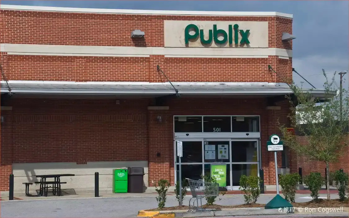 Publix Super Market at Taylor Creek Commons附近的飯店