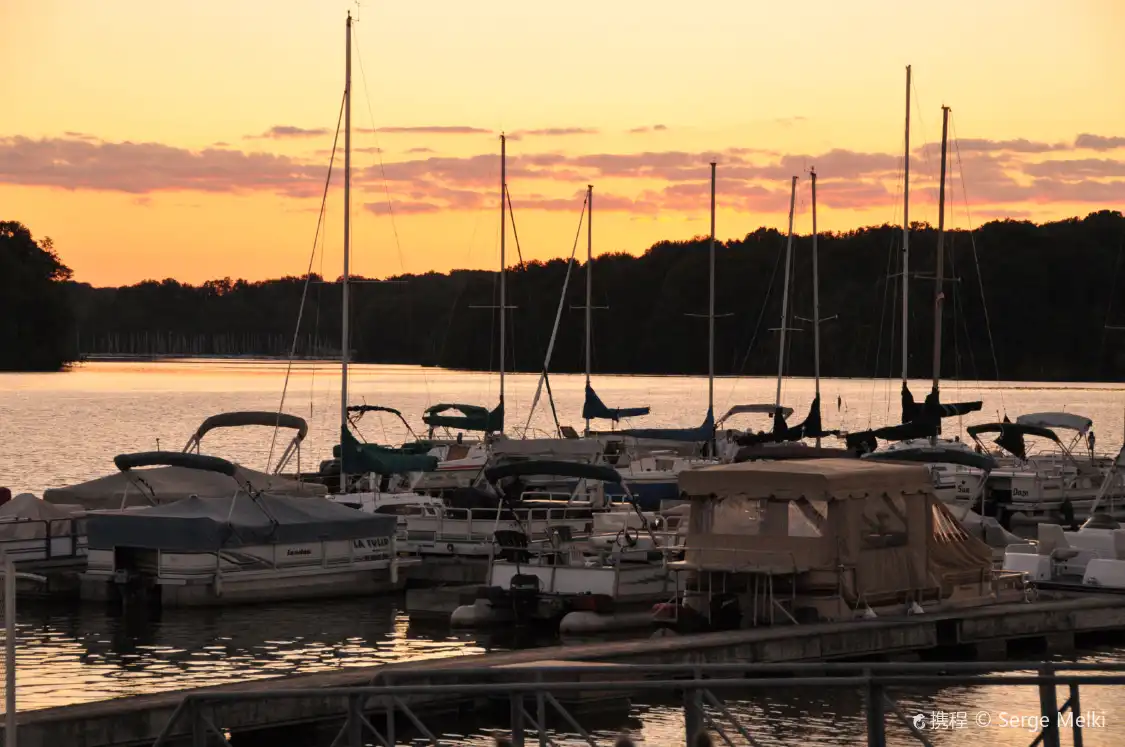 Hotels near Geist Marina