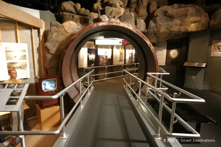Hotels near Atomic Museum