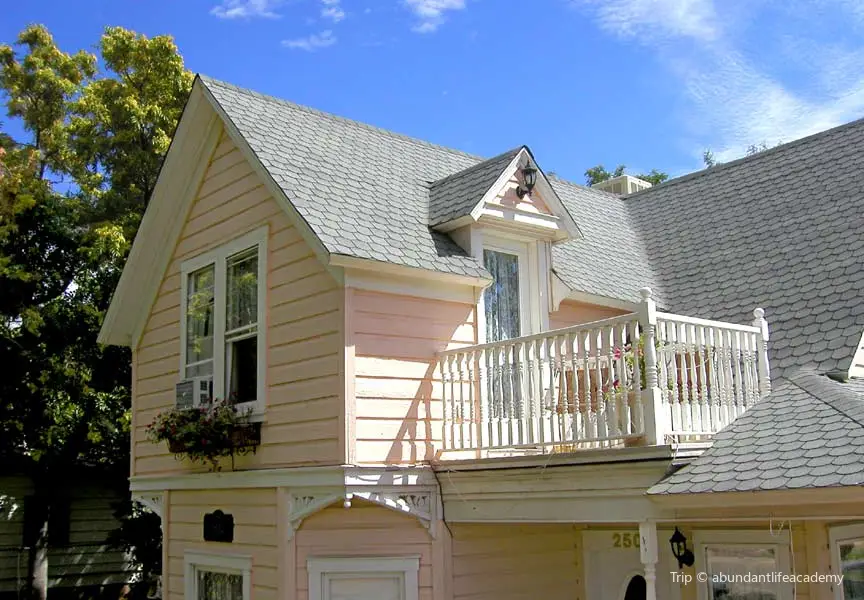 Balcony House