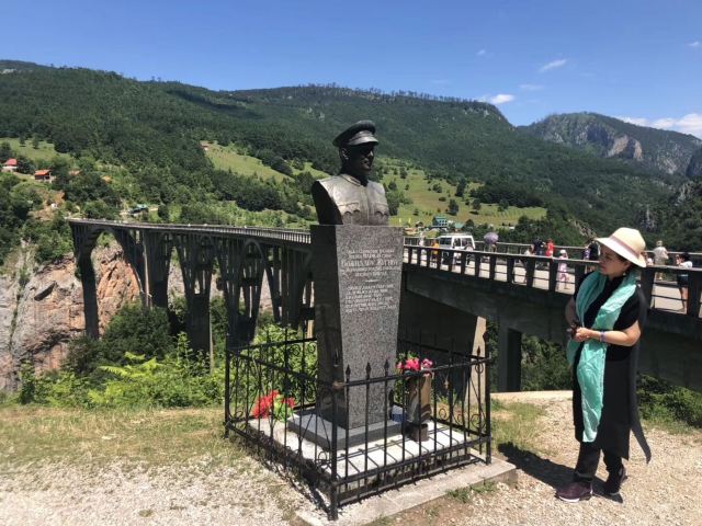 塔拉河大橋