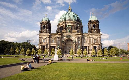 德国教堂也是这里的一个很传统的建筑，位于柏林的市区老城区位置