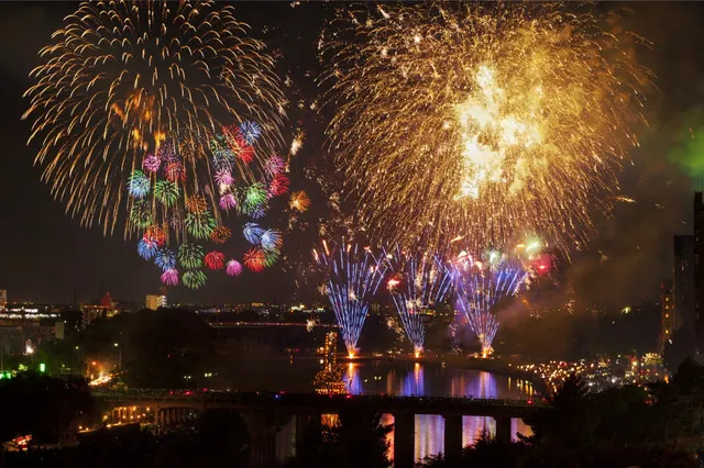 Summer Vacation Ideas in Japan: Fireworks Festival