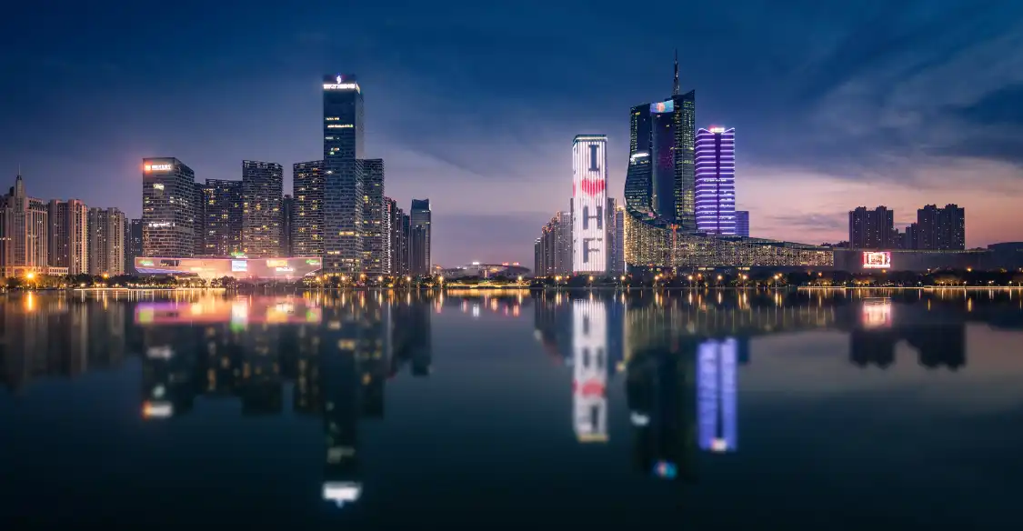 白鳥湖スポーツ公園周辺のホテル