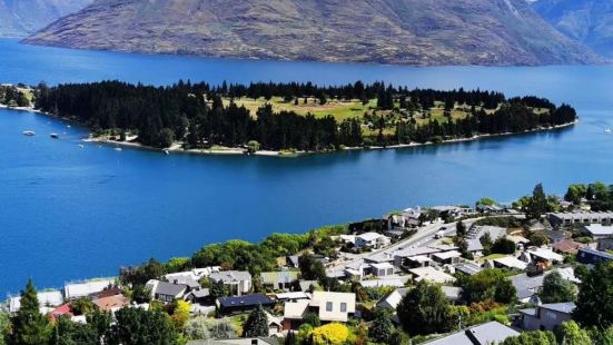 这新西兰旅游必到皇后镇，皇后镇这个观景台必须要爬上来的，自驾