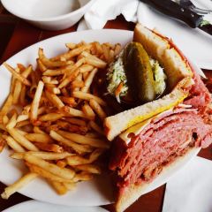 Reuben's Deli & Steakhouse張用戶圖片