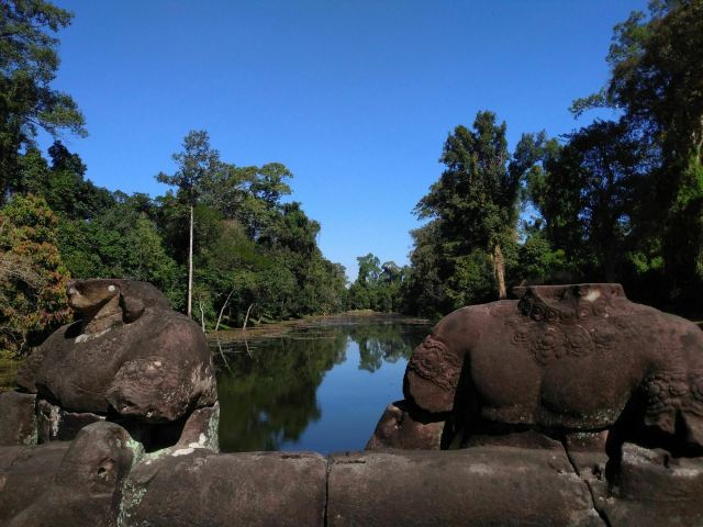 護城河橋