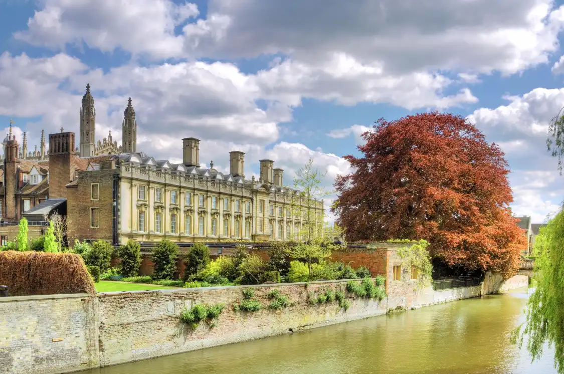 Các khách sạn gần Clare College