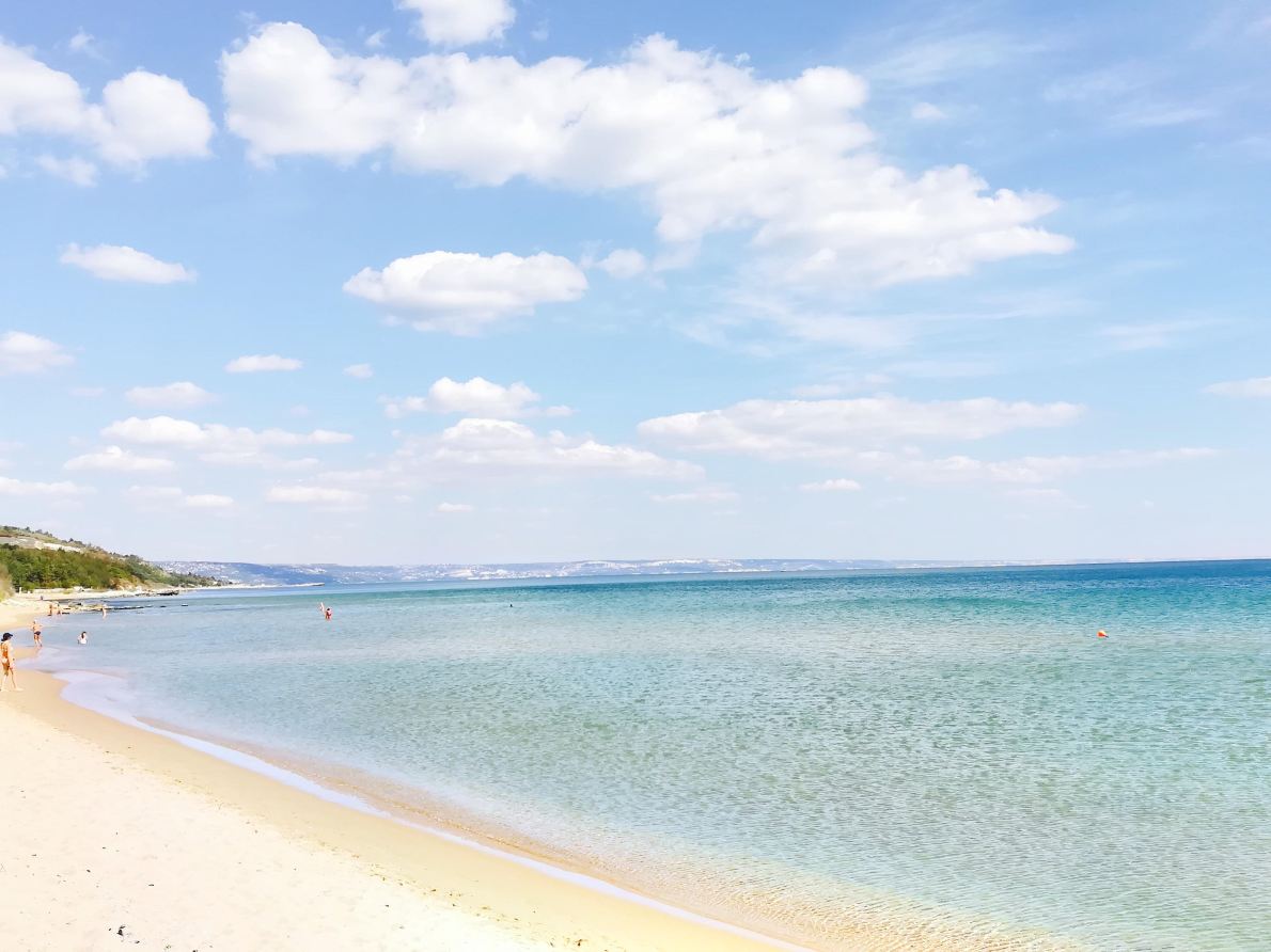Compare 3 airports near Golden Sands
