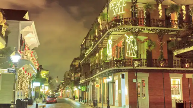 鄰近皇家街的酒店