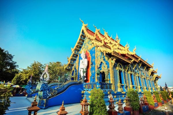 Wat Rong Suea Ten (Blue Temple)